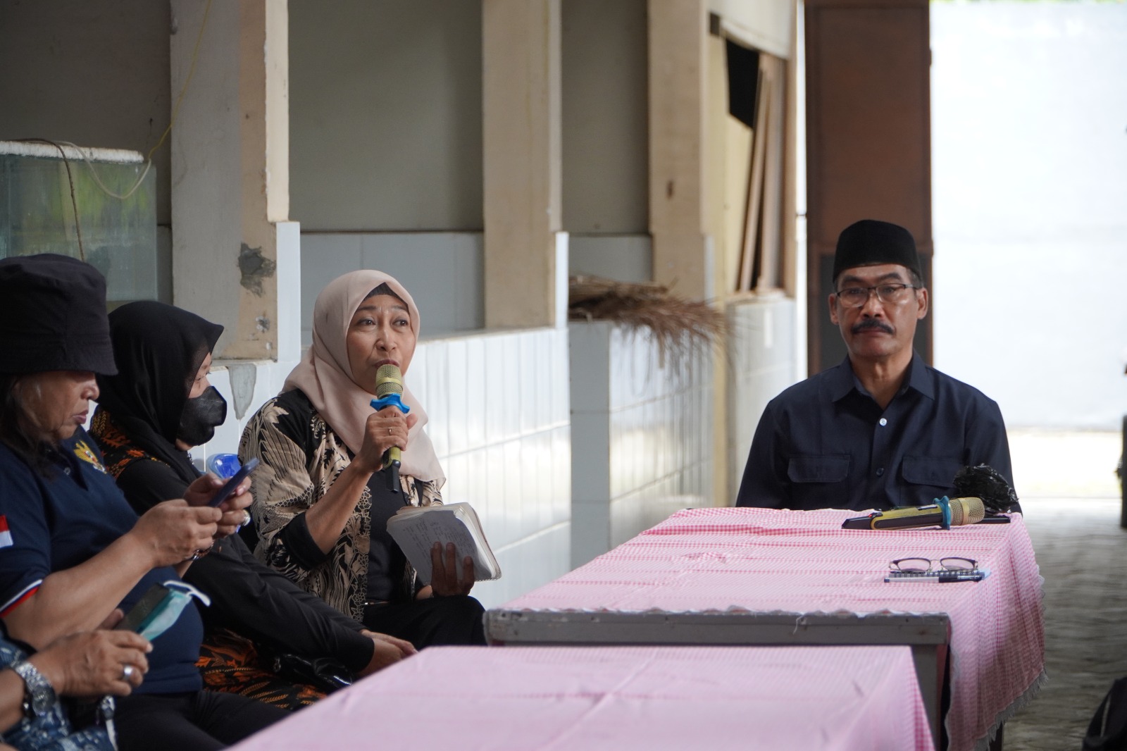 13. Pembukaan Rapat Konsolidasi 2025 oleh Ibu Chory sebagai Pembawa Acara